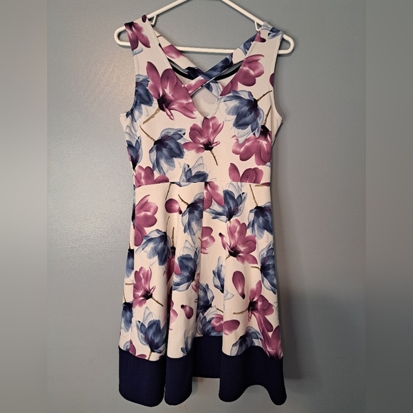 🌈Gilli floral midi dress. Size Medium - Picture 3 of 4